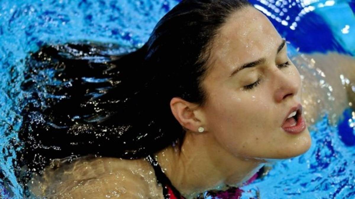 Zsuzsanna Jakabos, la nadadora húngara que roba suspiros fuera de la piscina