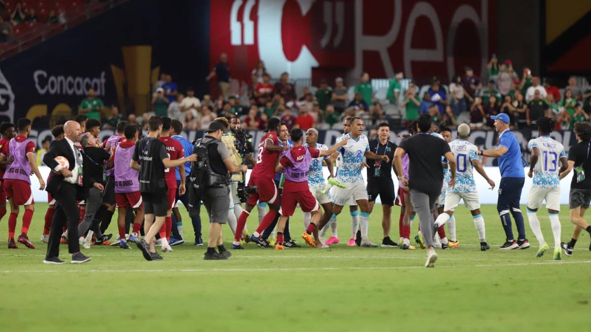 Trifulca en el Honduras - Qatar, futbolista salió expulsado tras el fin del juego y lágrimas de Alberth Elis por su lesión