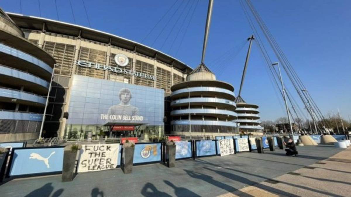 ''Descanse en paz el Manchester City'': afición inglesa toma los estadios y estalla por la Superliga europea