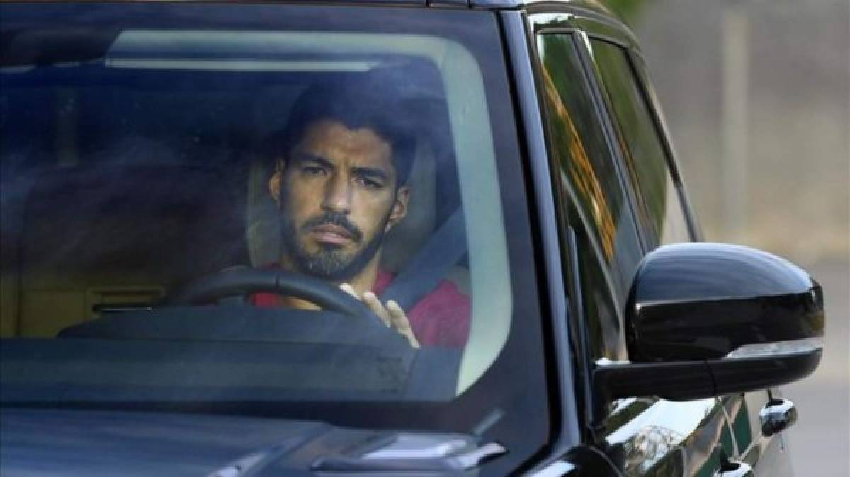 Lágrimas y dardos a la directiva del Barcelona: Así fue la despedida de Luis Suárez