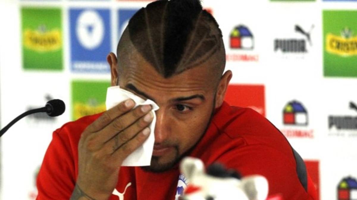 Arturo Vidal llora en conferencia de prensa y pide perdón