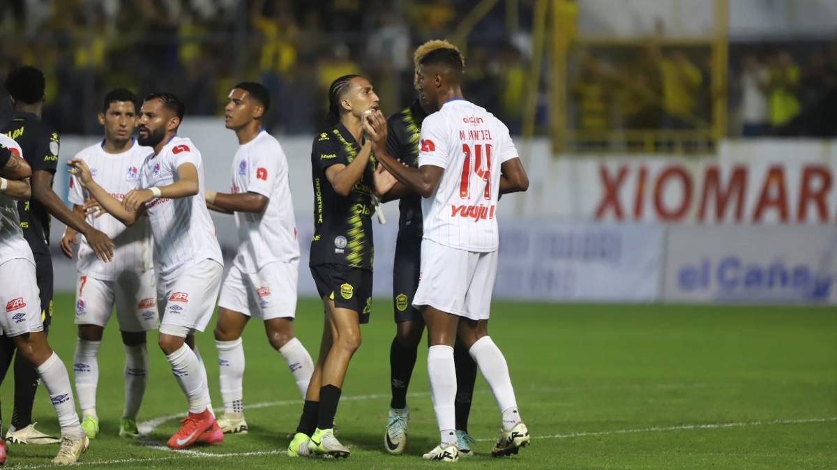 ¡Bronca en el clásico! Buba López estuvo incontrolable y el juego Real España vs Olimpia tuvo su nota negativa