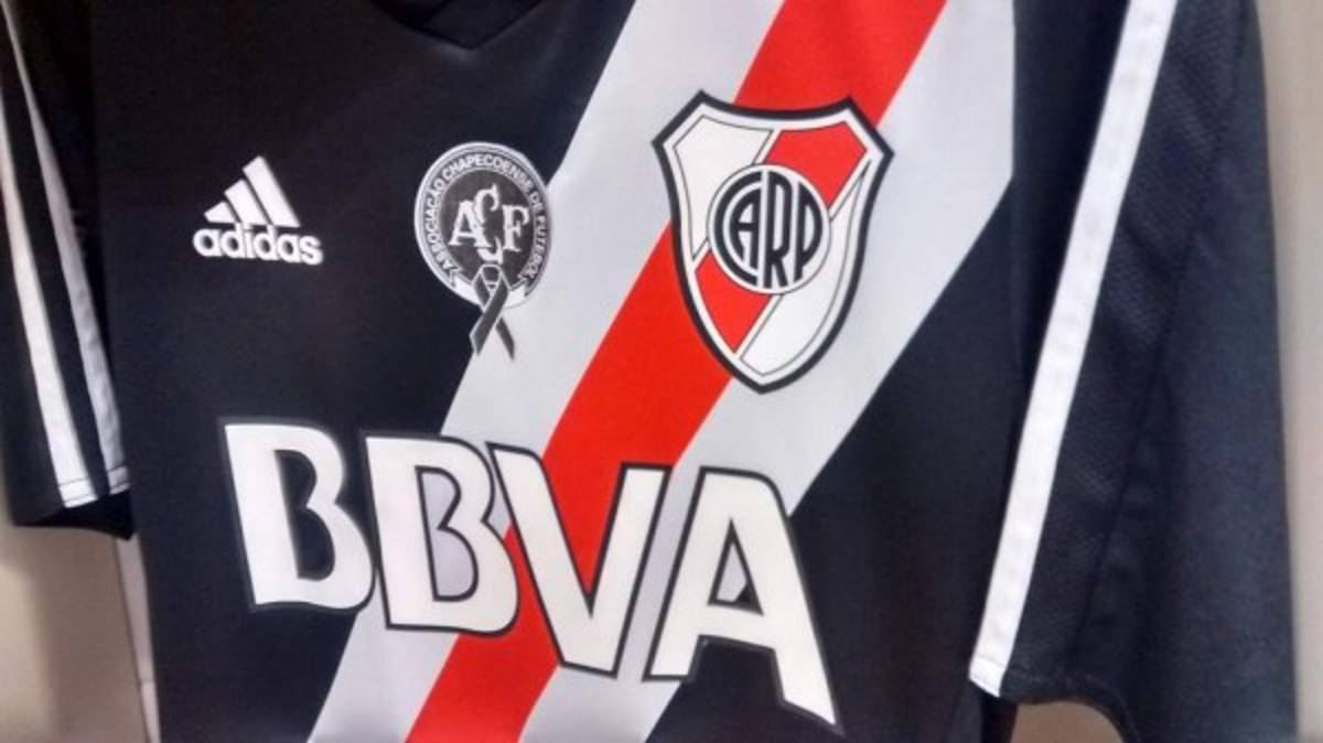 ¡Admirable! Las camisetas que homenajean al Chapecoense