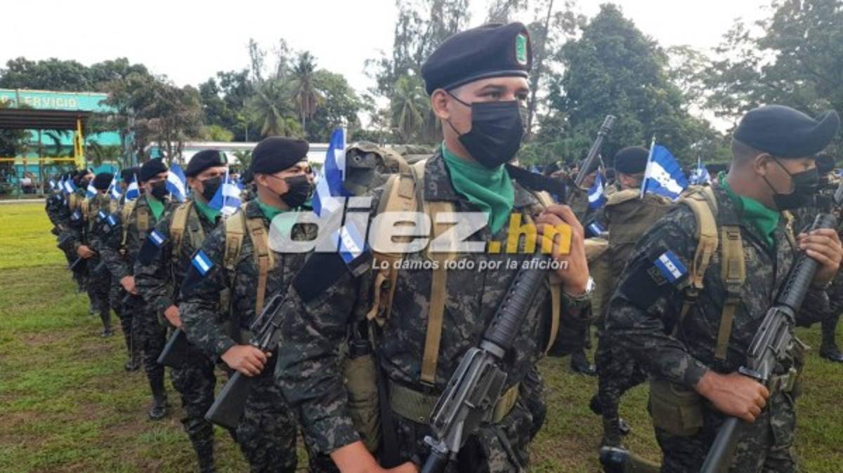 Fotos del día: Derroche de belleza con palillonas, la guacamaya gigante y todo el ambiente en el estadio Nacional
