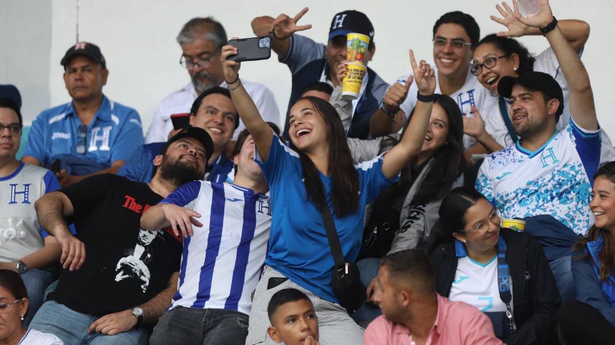 Derroche de belleza, ambientazo y el gesto de los jugadores de Honduras previo a medirse a Cuba en el Estadio Nacional
