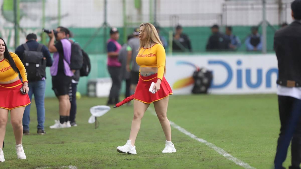 ¡El frío no fue obstáculo! Las bellezas destacan en el Marathón vs Victoria y los aficionados acompañan al Monstruo Verde