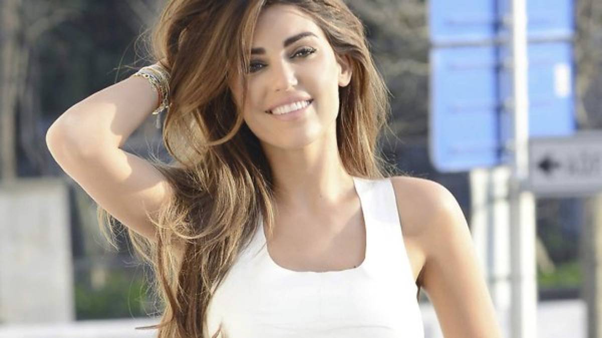 ¡Un bombón! Yolanthe Cabau, la presentadora que le robo el corazón a Wesley Sneijder