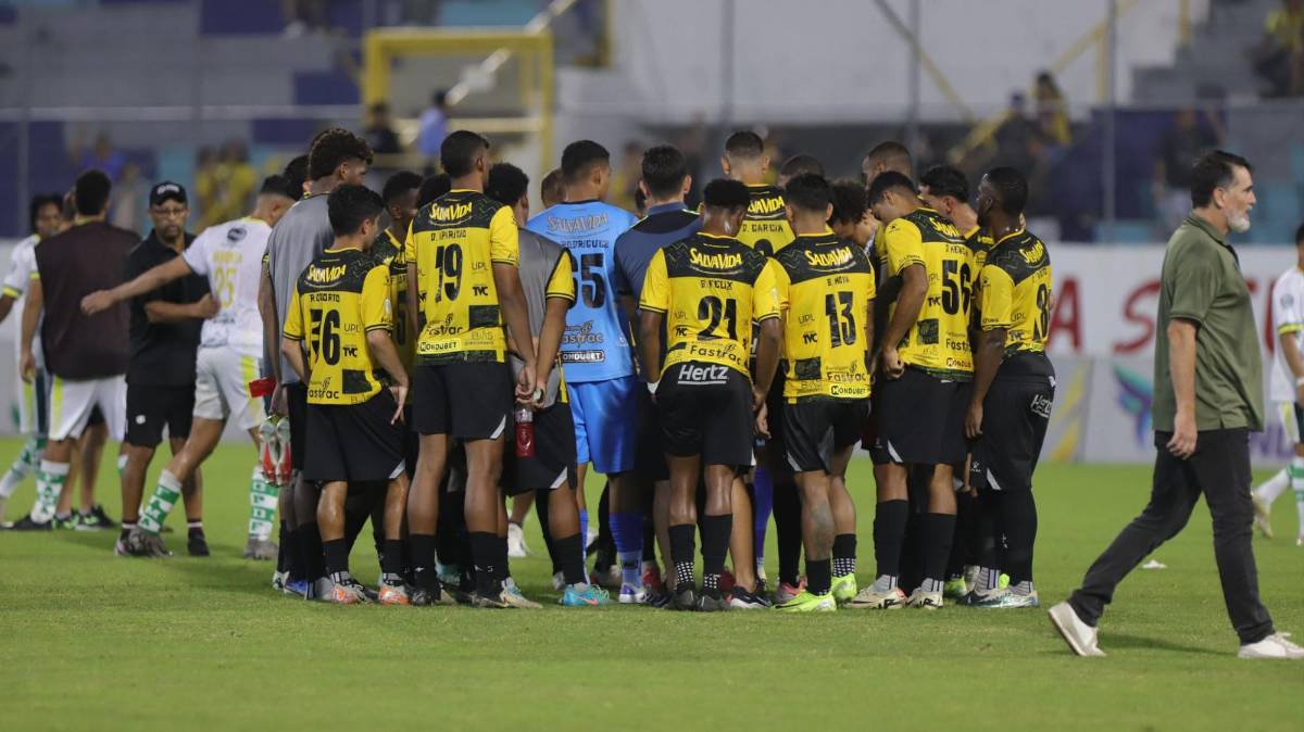 Frustración total en el plantel aurinegro y charla privada; locura de los olanchanos: lo que no se vio del Real España vs Juticalpa