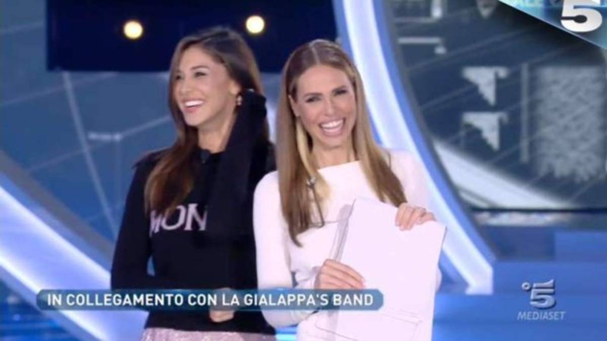 ¡Escándalo! La mujer de Francesco Totti se besó con otra mujer en Italia