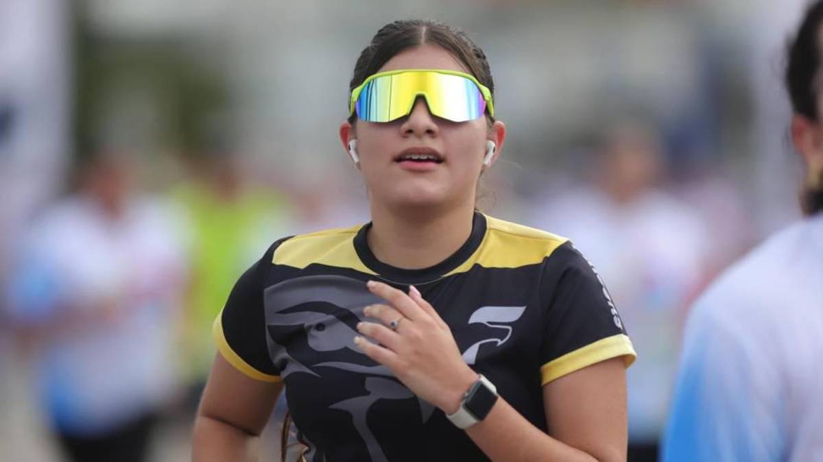 Maratón La Prensa: Atletismo puro, belleza femenina, mascotas corriendo y alegría en búsqueda de la meta