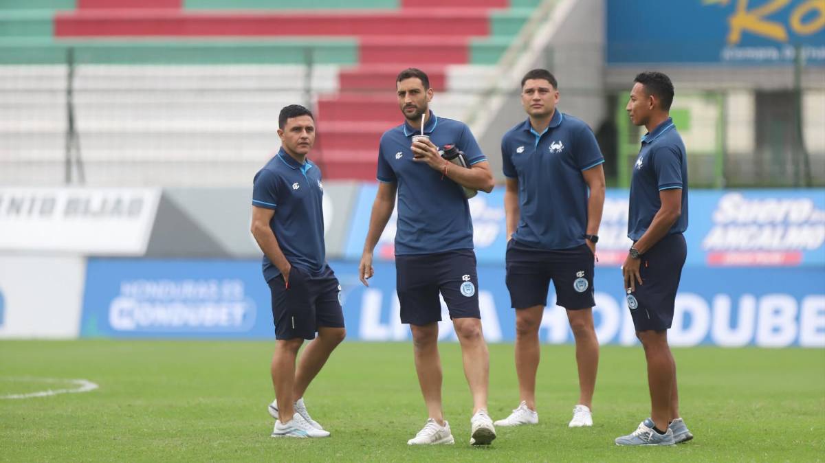 ¡El frío no fue obstáculo! Las bellezas destacan en el Marathón vs Victoria y los aficionados acompañan al Monstruo Verde