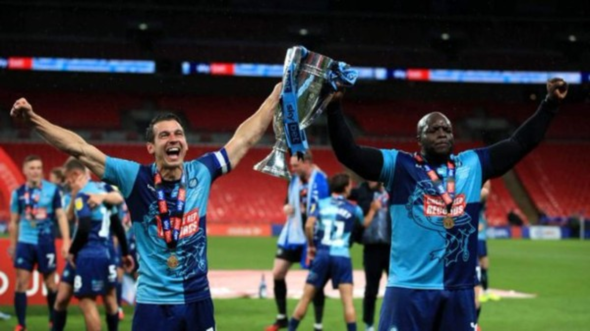 Akinfenwa, el delantero de 220 libras que llevó al Wycombe de la cuarta a la segunda división