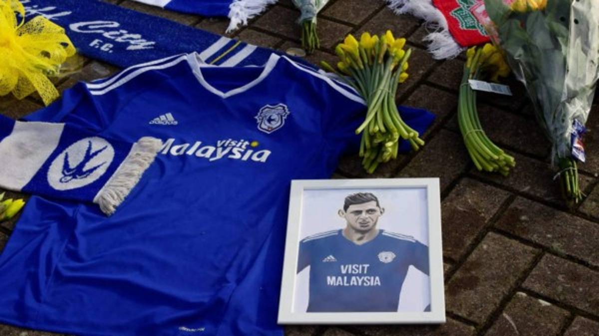 EN FOTOS: Así fue el homenaje que le hicieron a Elimiano Sala en Inglaterra