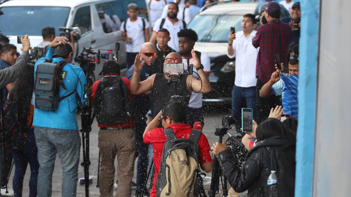 Los disturbios y la hostil llegada del Olimpia al estadio Chelato Uclés para la final de la Liga Nacional ante Motagua