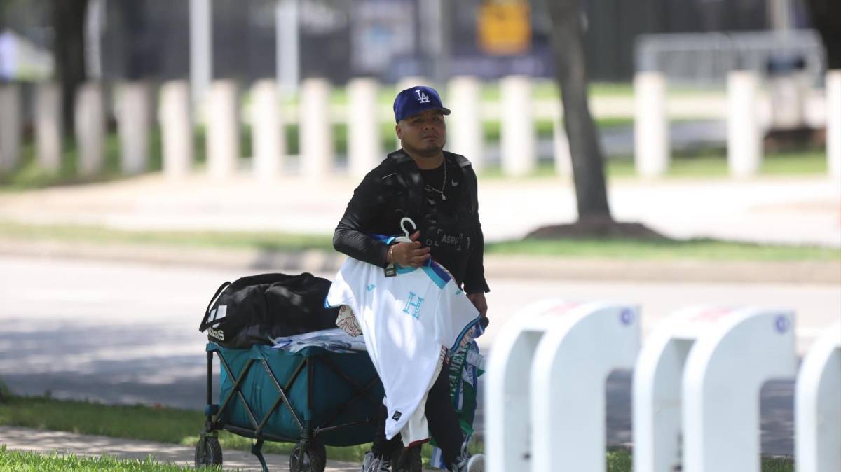 Bellas chicas y entusiasmo: aficionados de Honduras ponen a vibrar el NRG Stadium por la Copa Oro 2023