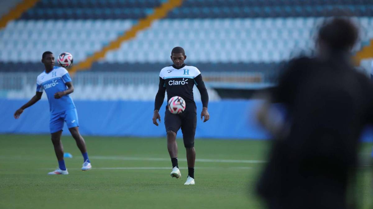 A “oscuras” entrenó la Selección de Honduras, Palma calienta motores y la charla de Rueda con el portero titular