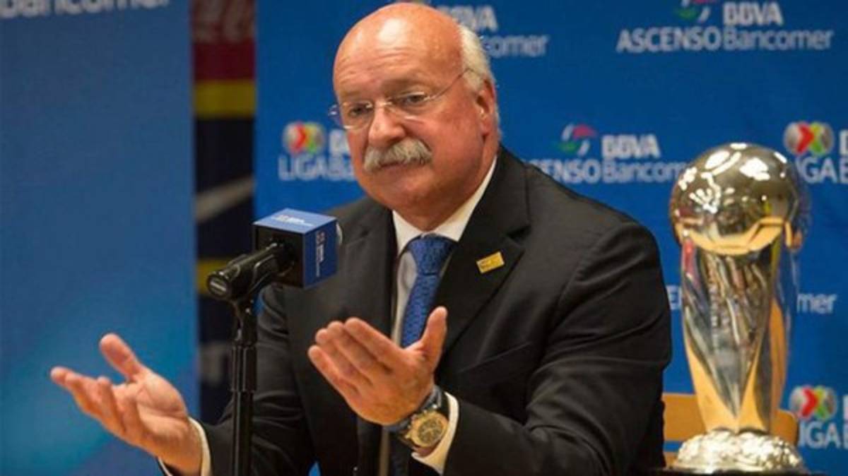 Durmiendo abajo del estadio y al borde del descenso: El calvario que vive el Veracruz de México