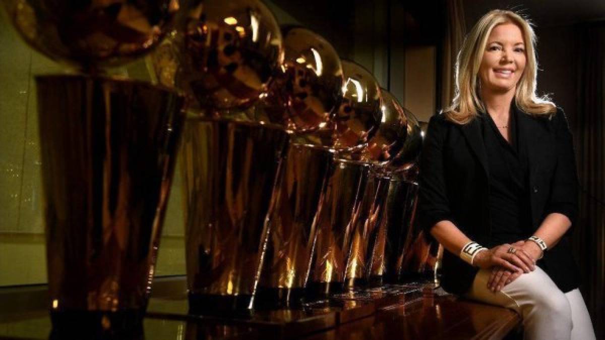 Así es la 'polémica' y hermosa Jeanie Buss, la primera dueña en ganar un anillo en la NBA