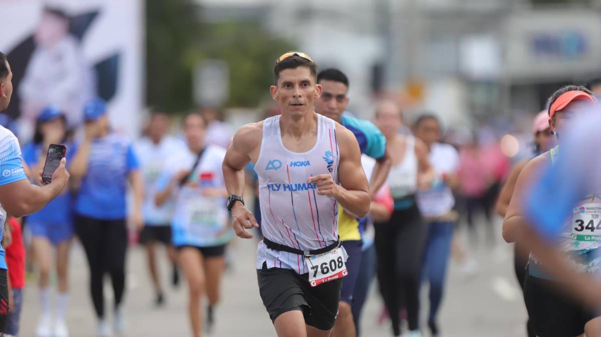 Maratón La Prensa: Atletismo puro, belleza femenina, mascotas corriendo y alegría en búsqueda de la meta