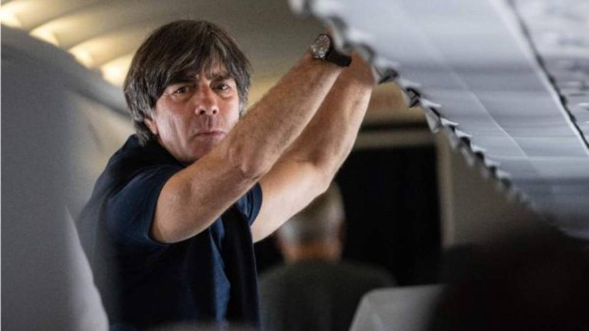 EN FOTOS: La amargura y frustración de la selección de Alemania al llegar a Frankfurt