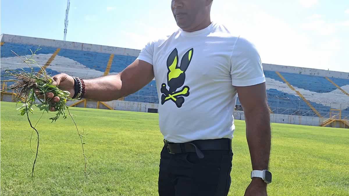Estadio Morazán, en malas condiciones tras millonaria inversión: así de deteriorada luce la nueva cancha