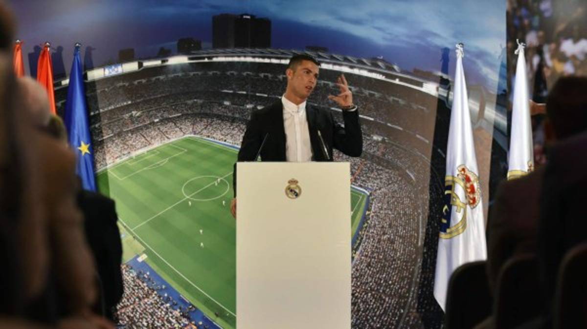 Fotos: Las imágenes curiosas de la renovación de Cristiano con el Real Madrid
