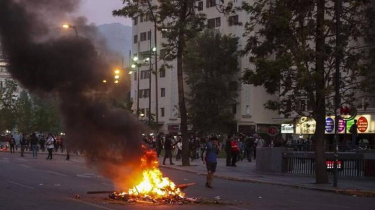 Disturbios, sangre y muertos... ¡Santiago de Chile, sede de la final de Copa Libertadores en crisis social!