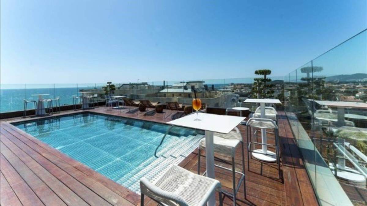 Por dentro y por fuera: así es el hotel de Messi que será demolido ¡le costó 30 millones de euros!