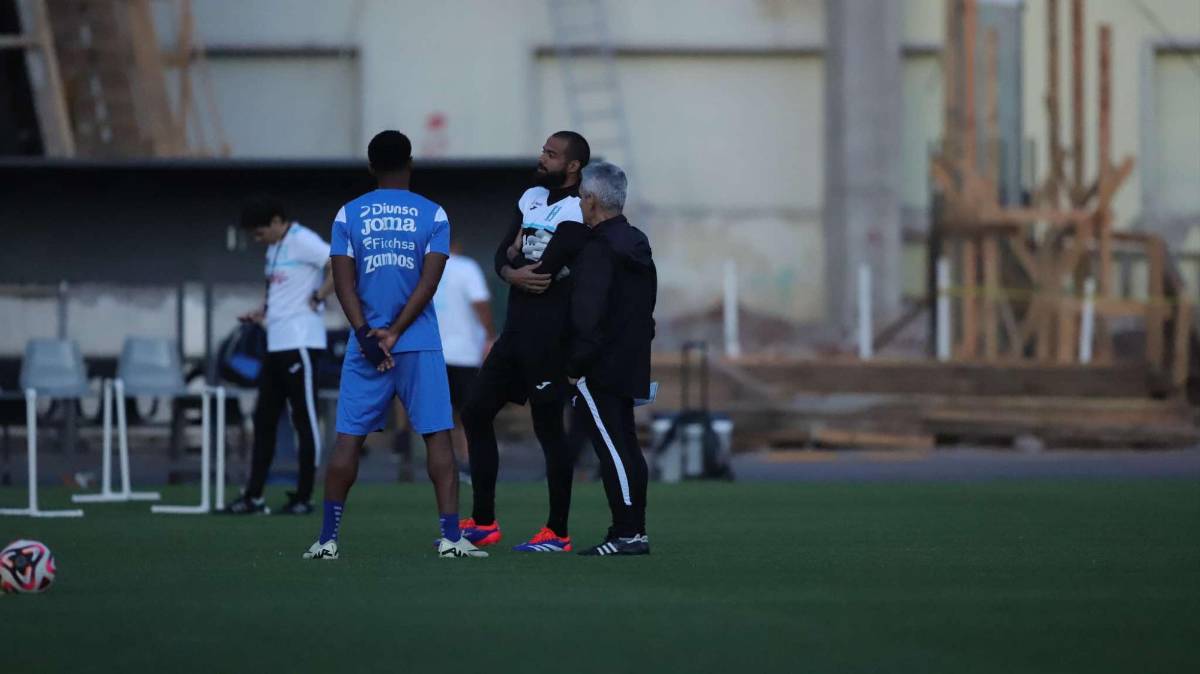 A “oscuras” entrenó la Selección de Honduras, Palma calienta motores y la charla de Rueda con el portero titular