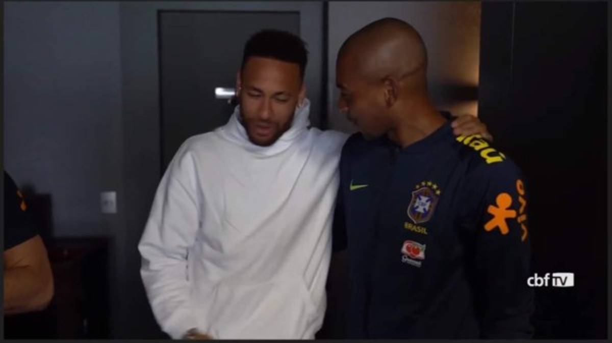 ¡Sorpresa! Neymar visita la concentración de Brasil previo al duelo ante Perú