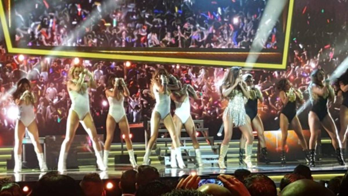 Ninel Conde, la explosiva chica que hizo vibrar los premios de la Liga MX