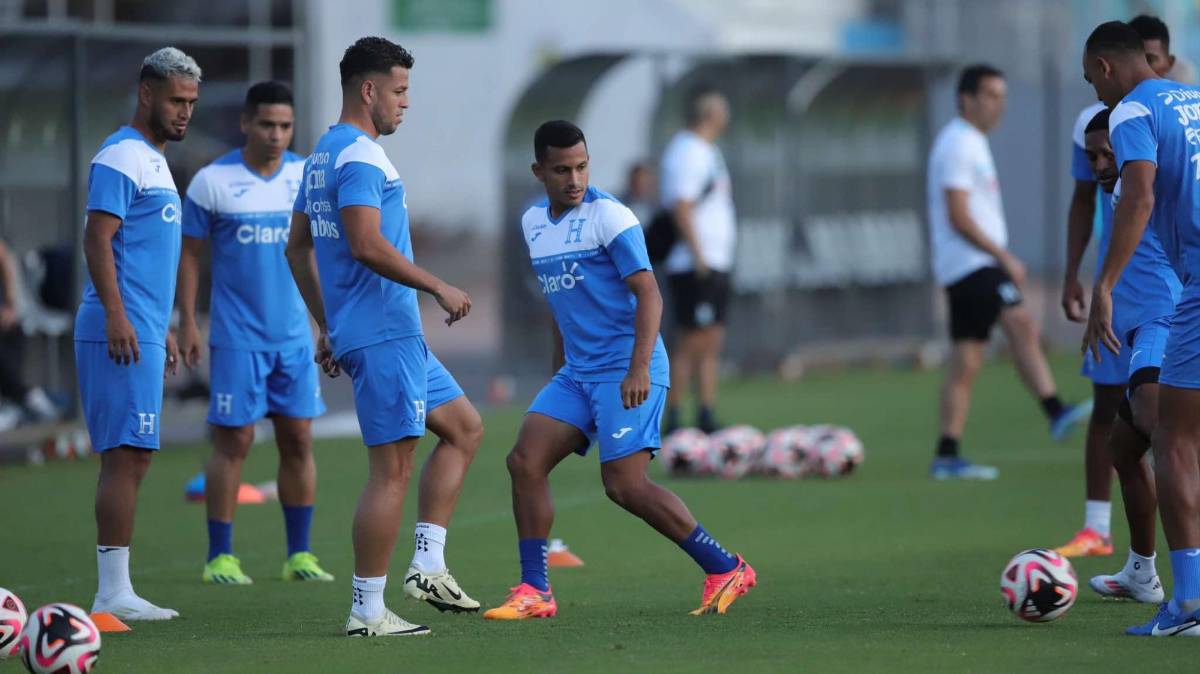 A “oscuras” entrenó la Selección de Honduras, Palma calienta motores y la charla de Rueda con el portero titular
