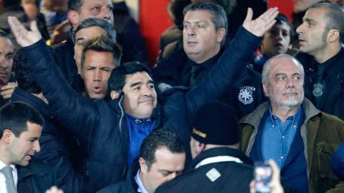 VIDEO: Maradona encabeza llegada del Napoli al Bernabéu