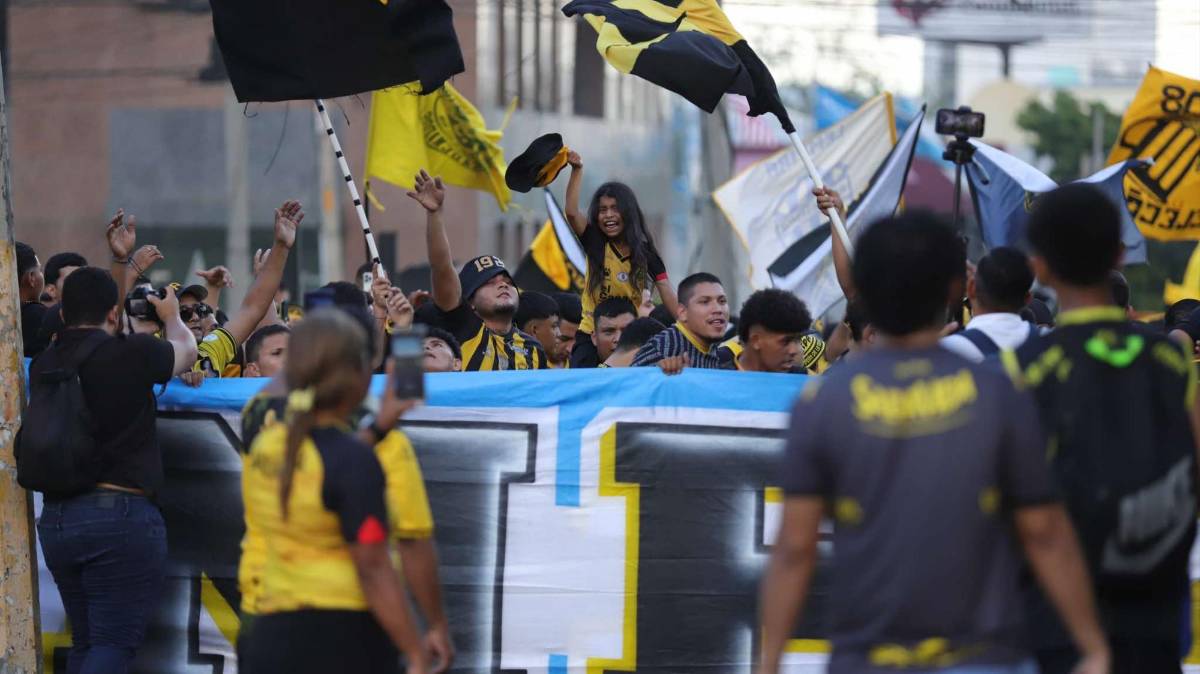 Muchas bellezas y gran ambiente en el estadio Morazán para el clásico entre Real España-Olimpia