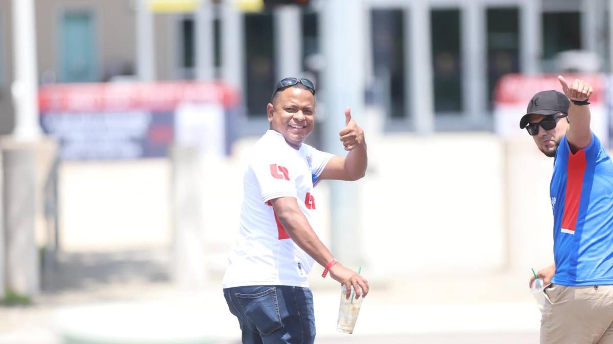 Bellas chicas y entusiasmo: aficionados de Honduras ponen a vibrar el NRG Stadium por la Copa Oro 2023
