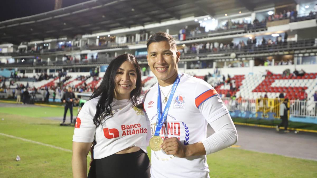 FOTOS: El que se robó el show en el festejo de Olimpia, el beso de Beckeles, legionarios presentes e invasión de cancha