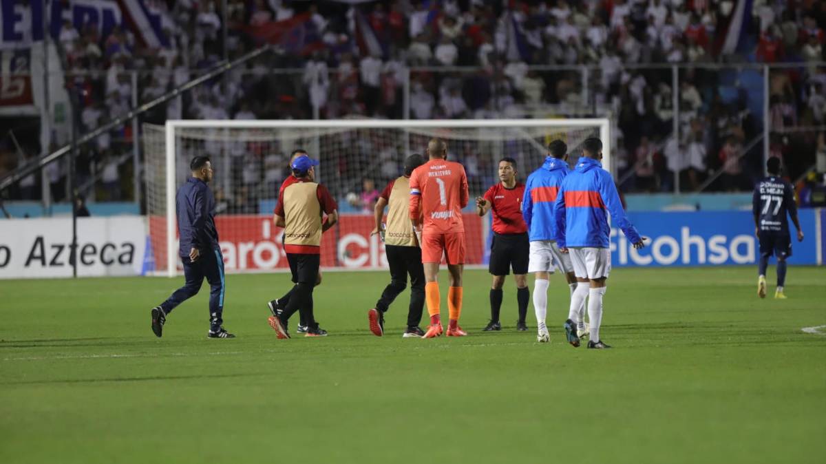 El adiós de Pedro Troglio con Olimpia: homenajeado, lo vivió con intensidad y quedó al borde de las lágrimas