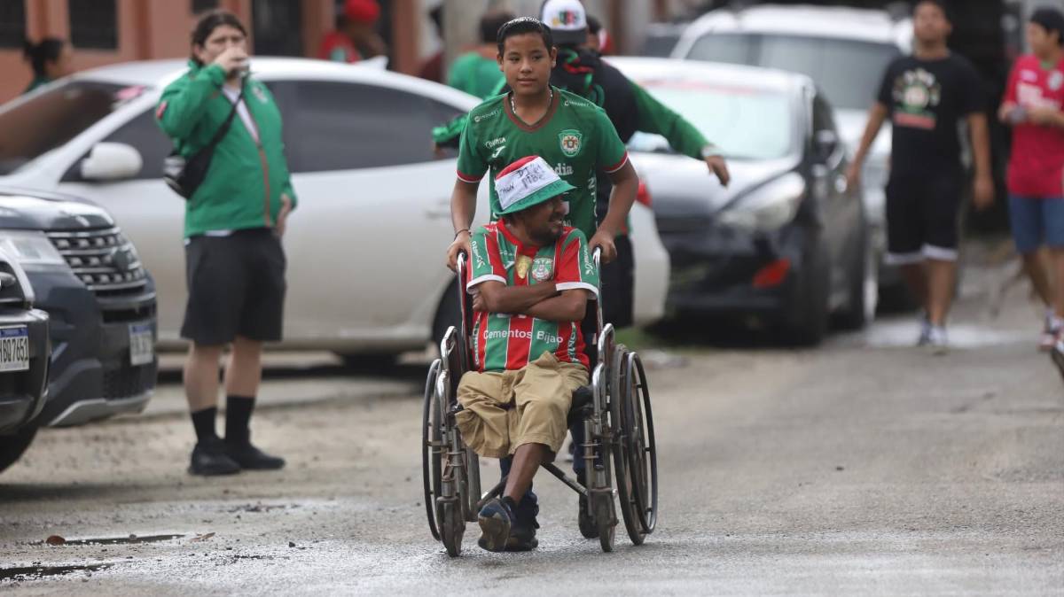 ¡El frío no fue obstáculo! Las bellezas destacan en el Marathón vs Victoria y los aficionados acompañan al Monstruo Verde