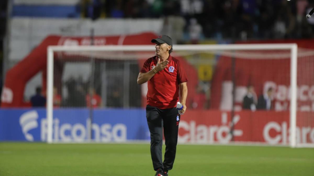 El adiós de Pedro Troglio con Olimpia: homenajeado, lo vivió con intensidad y quedó al borde de las lágrimas