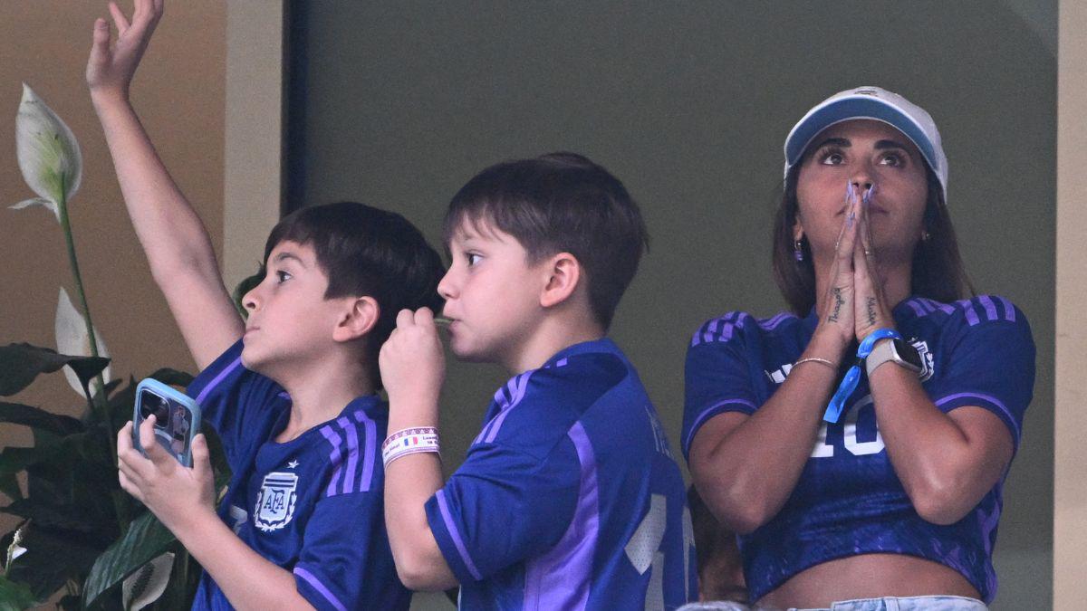 Estrellas junto a David Suazo, los nervios de Antonela, presidentes y carteles de Messi: así se vivió la previa del Argentina-Francia