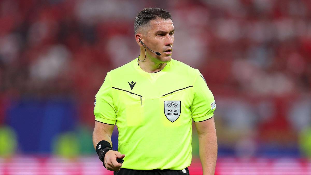 ¿Dirigirá el Honduras-México? Iván Barton recibe tremenda nominación y entra en la selecta lista de árbitros