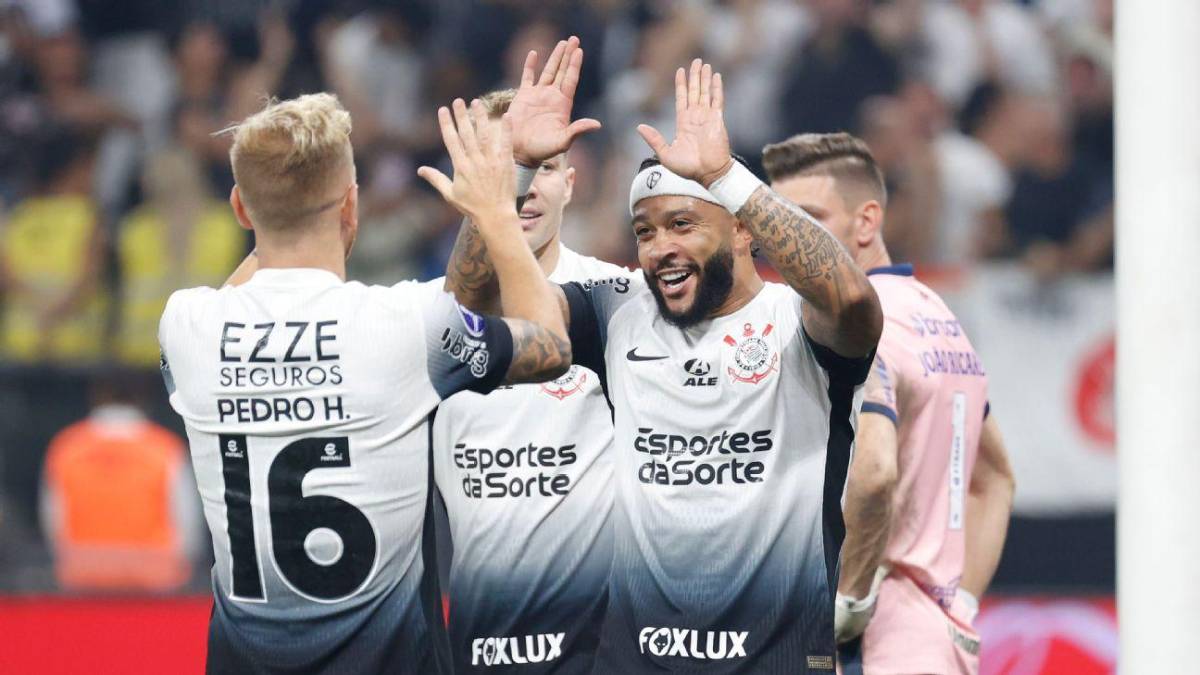 Revelaron las increíbles condiciones de Memphis Depay en su contrato con Corinthians: su salario es una locura