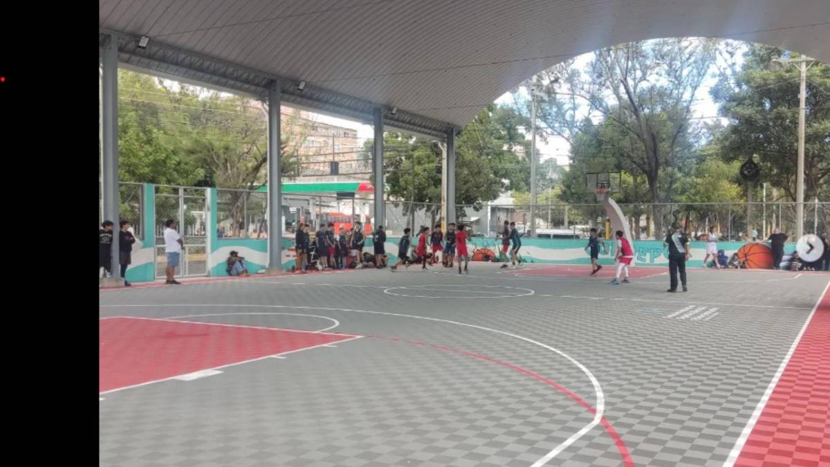 Del barrio a lo profesional: El antes y después de las canchas que se han mejorado en Honduras