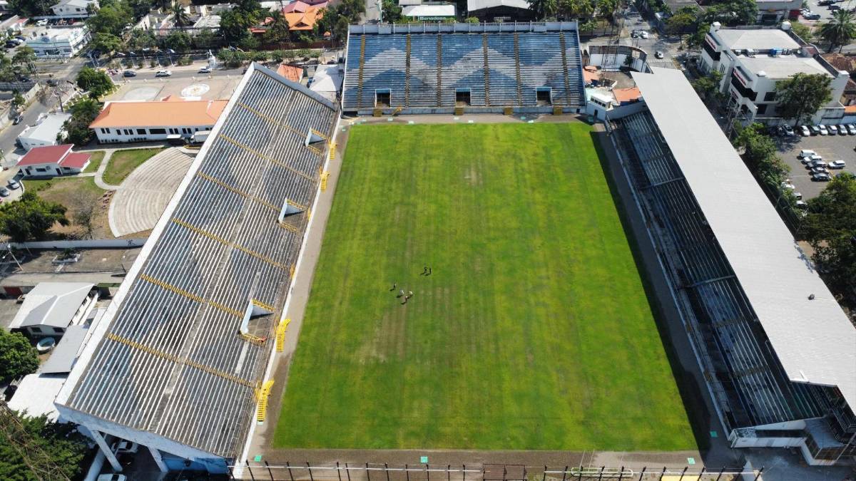 Estadio Morazán, en malas condiciones tras millonaria inversión: así de deteriorada luce la nueva cancha