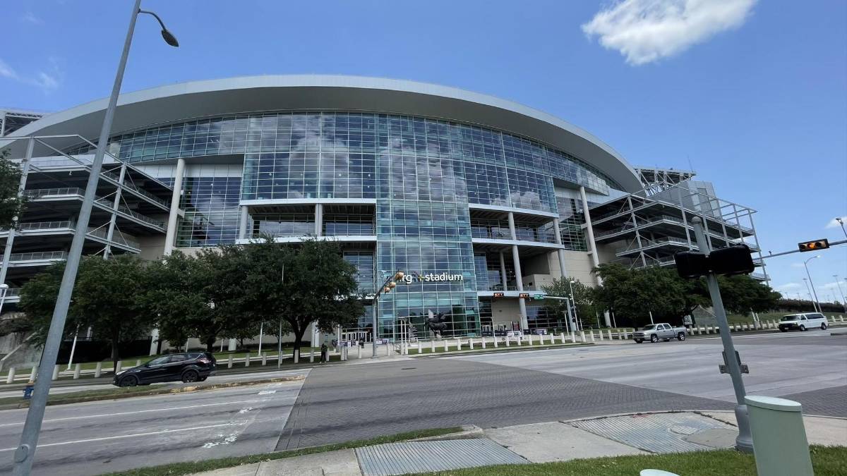 Bellas chicas y entusiasmo: aficionados de Honduras ponen a vibrar el NRG Stadium por la Copa Oro 2023