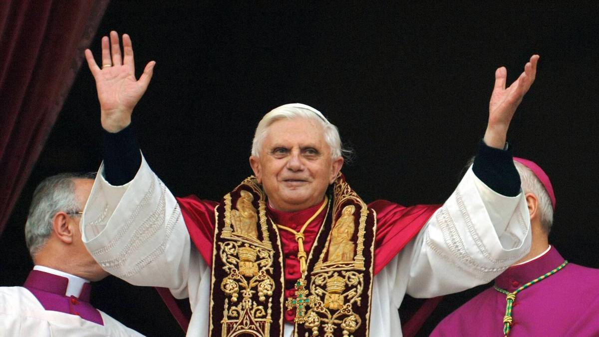 Joseph Ratzinger, primer papa alemán de la era moderna, sustituyó en 2005 al carismático Juan Pablo II.