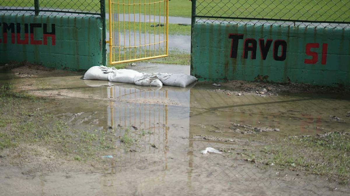 ¡Inundado! Estadio de la gran final de la Liga de Ascenso de Honduras entre Choloma y Platense quedó afectado por las lluvias
