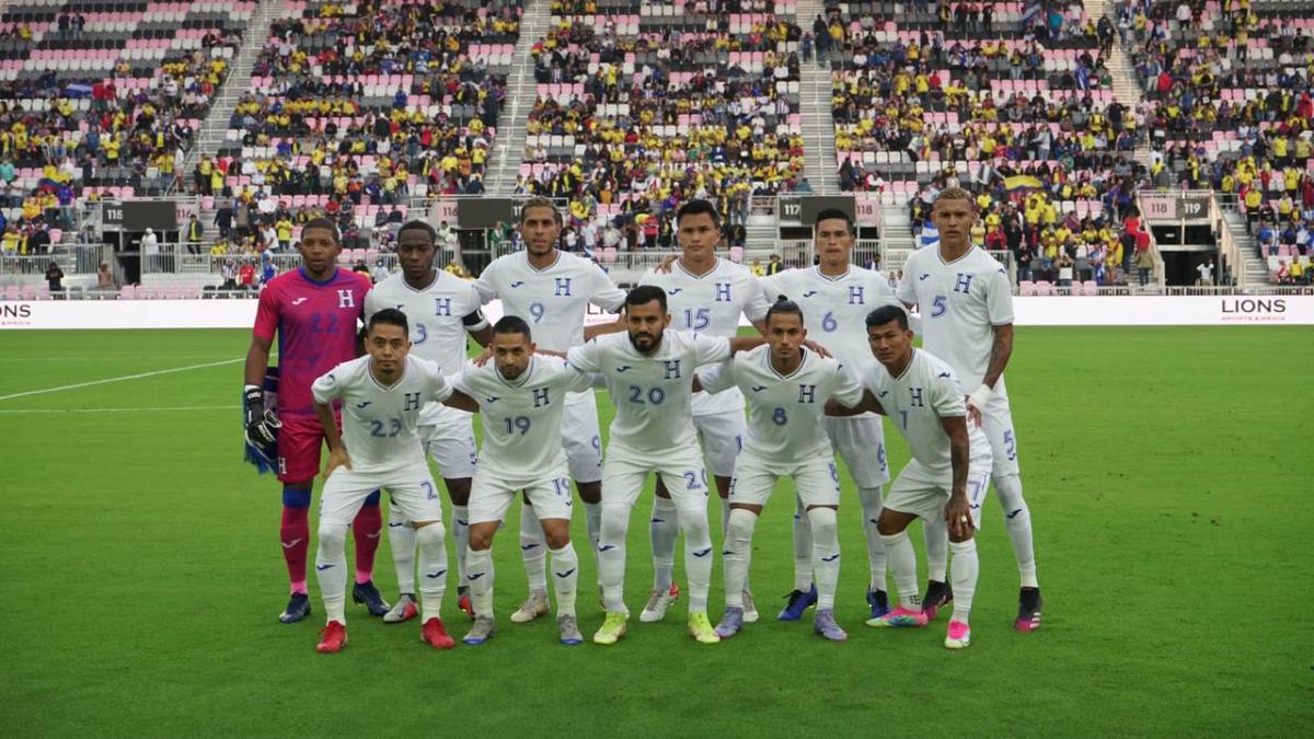 En fotos: El gesto entre Bolillo-Rueda, la celebración del crack colombiano y el dolor de cabeza de Maynor Figueroa