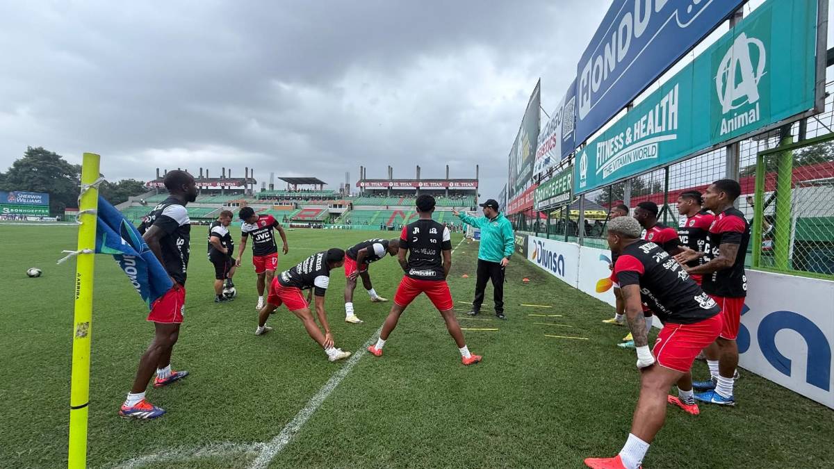 ¡El frío no fue obstáculo! Las bellezas destacan en el Marathón vs Victoria y los aficionados acompañan al Monstruo Verde