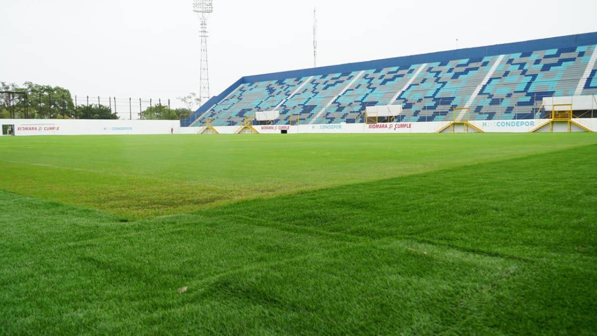 Fotos: En pésimo estado y con varios hoyos se encuentra la grama híbrida del Estadio Morazán, ¿qué hará Condepor?
